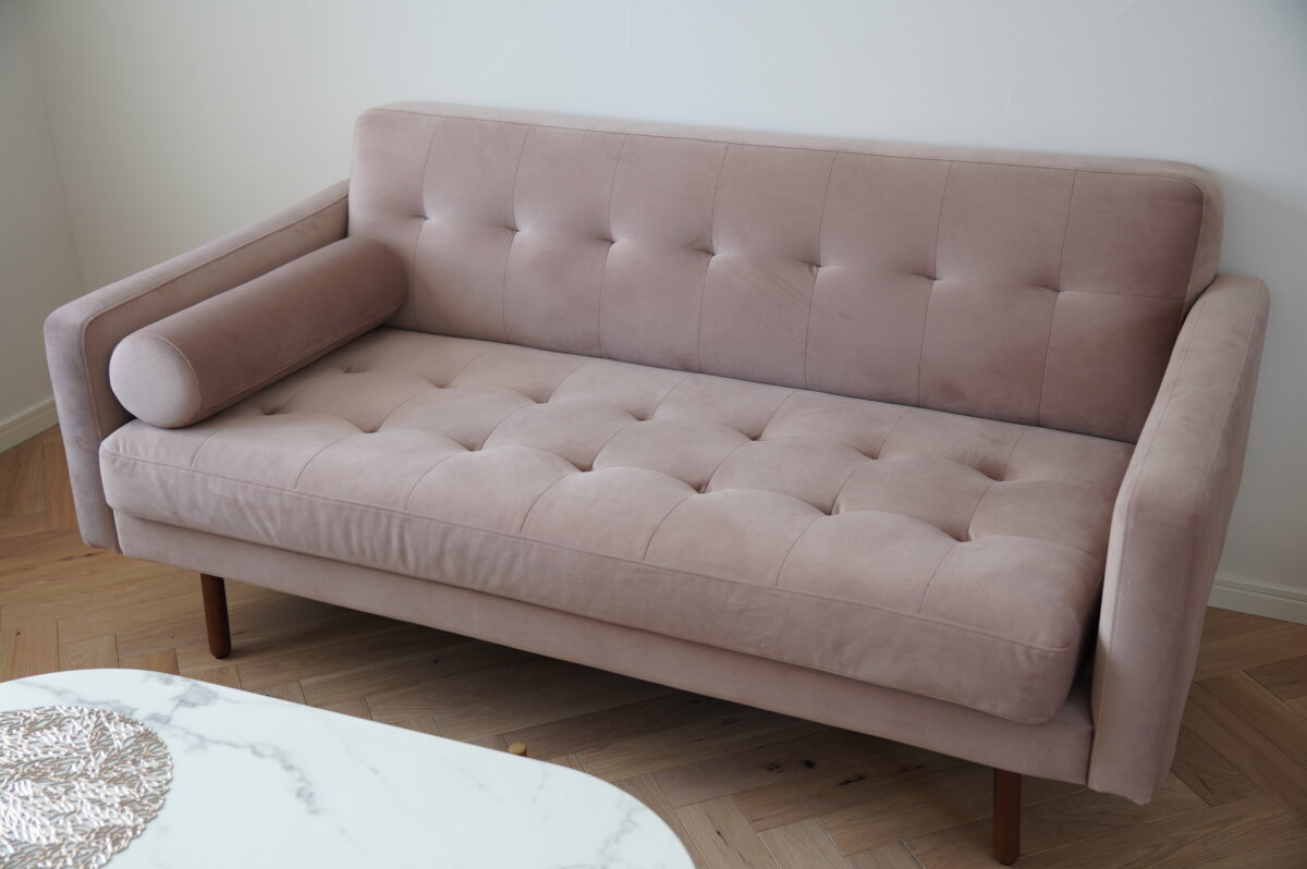 moda en casa Orphan sofa review